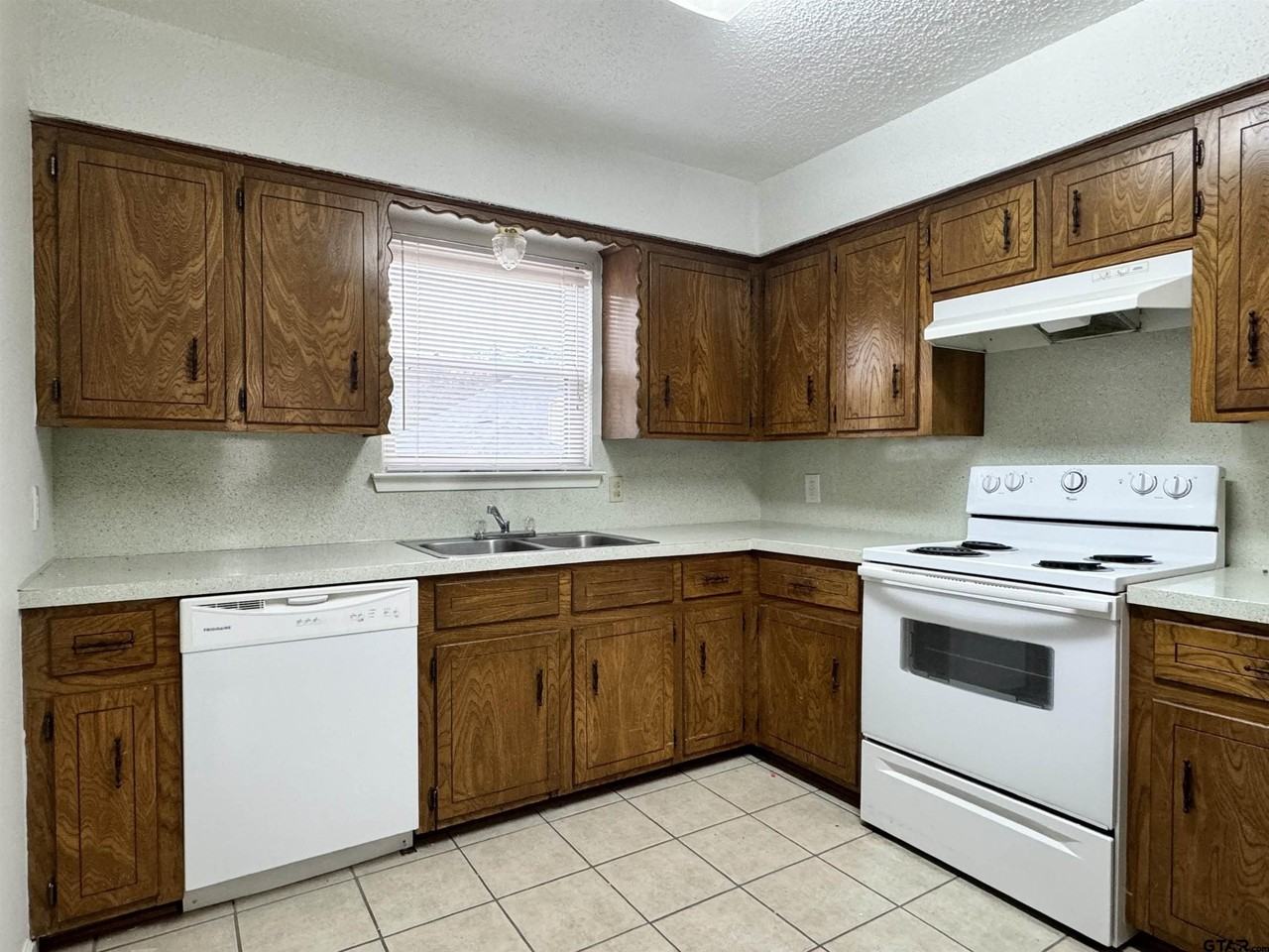 809 N Broad St - Photo 5 of 18
