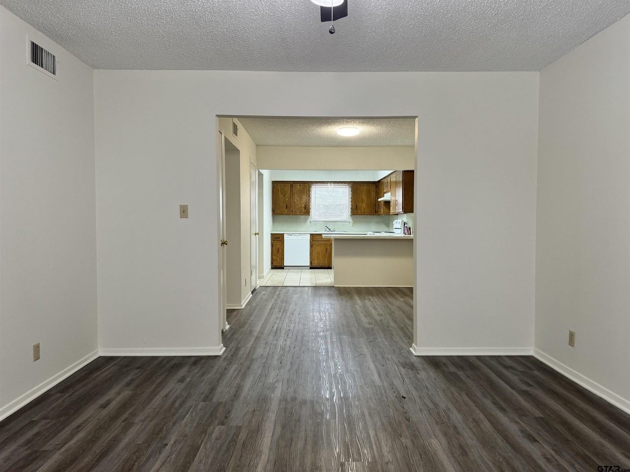 809 N Broad St - Photo 6 of 18