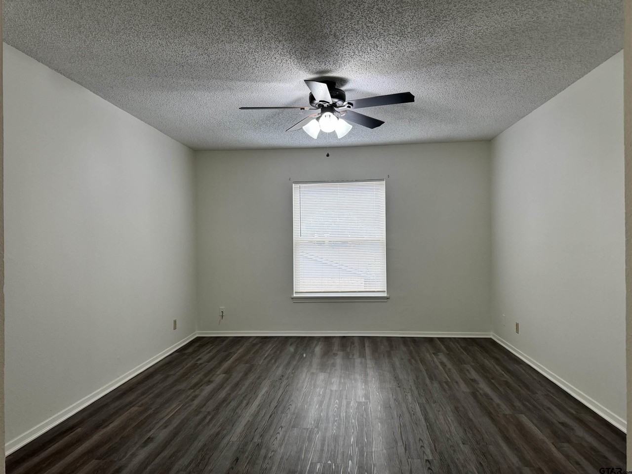 809 N Broad St - Photo 7 of 18