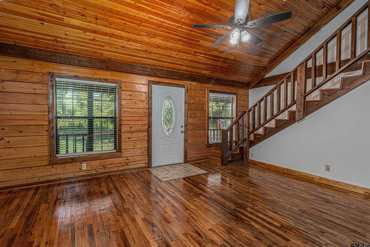 18737 Saddleback Ln - Photo 3 of 25