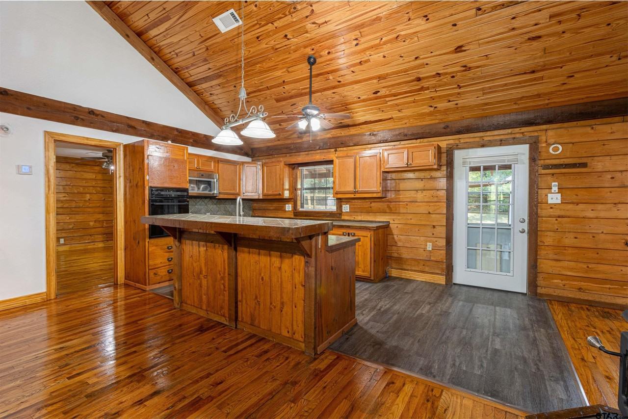18737 Saddleback Ln - Photo 4 of 25