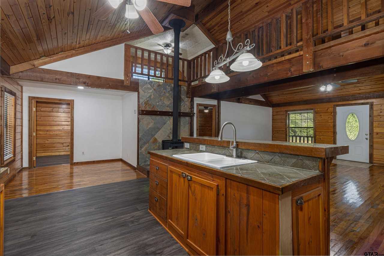 18737 Saddleback Ln - Photo 6 of 25