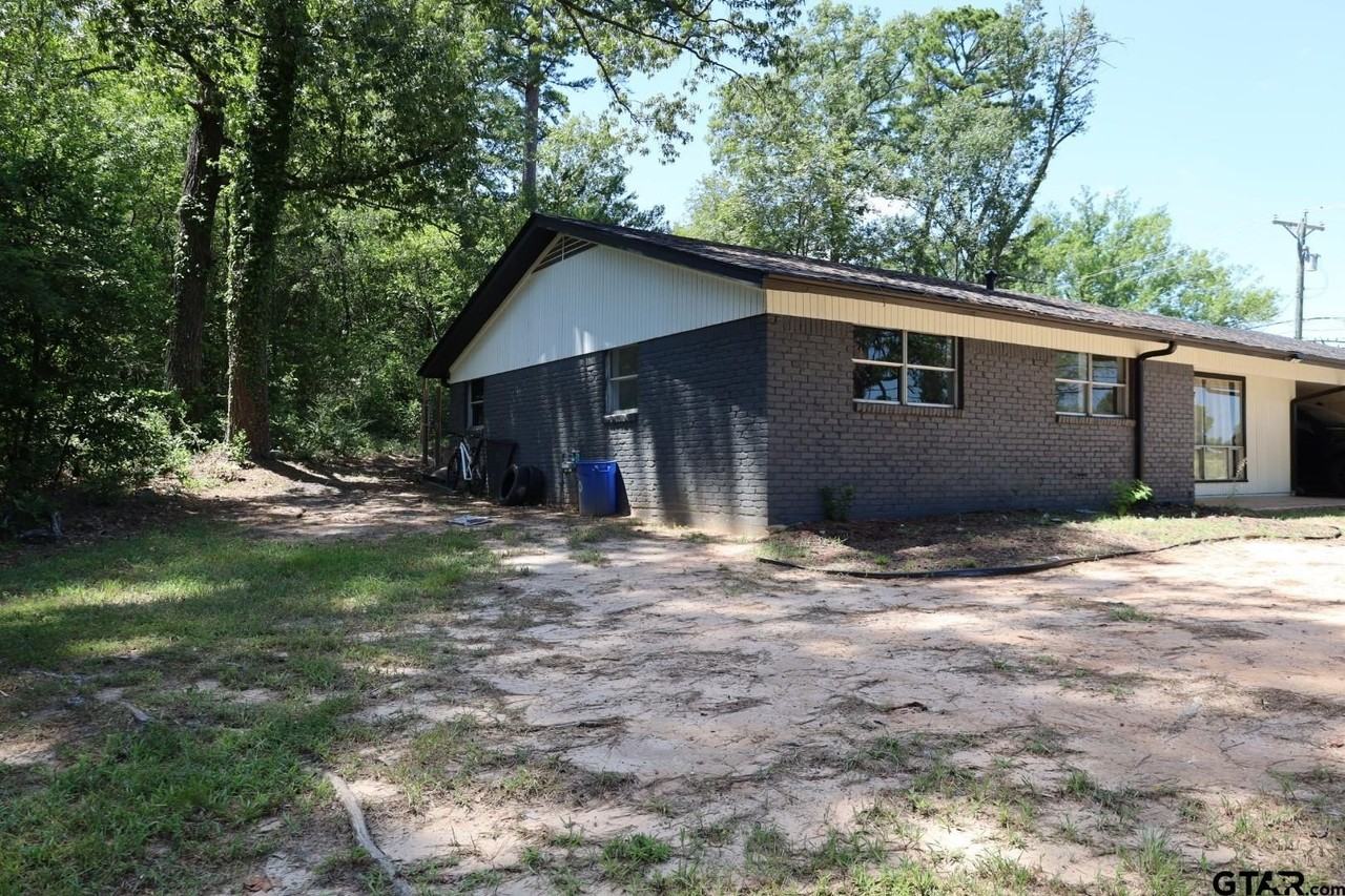 403 Wildwood Dr - Photo 2 of 24