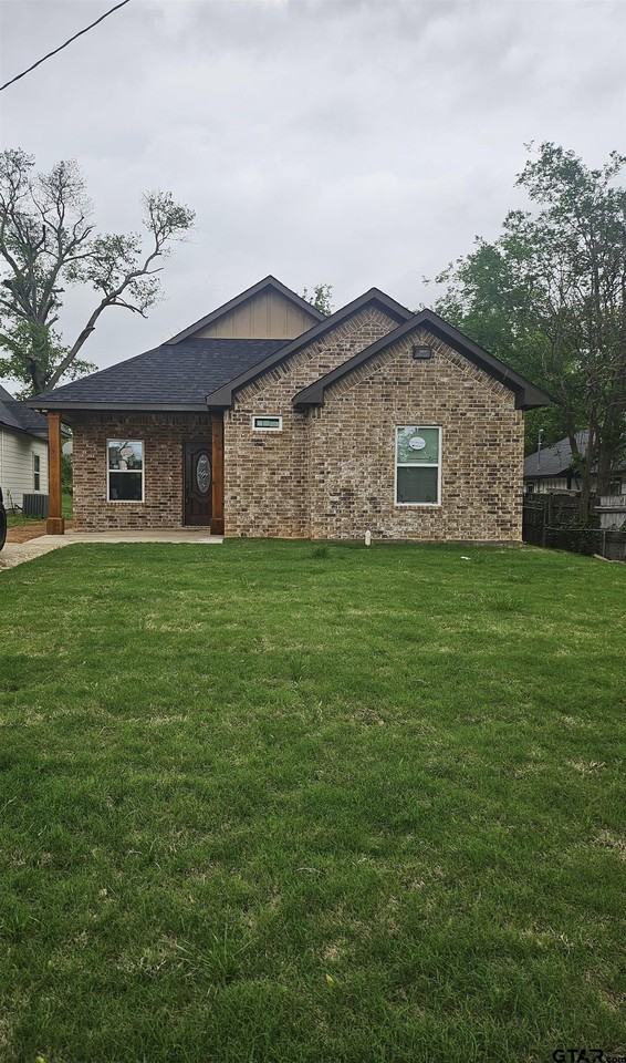 1399 W 2nd St - Photo 2 of 11