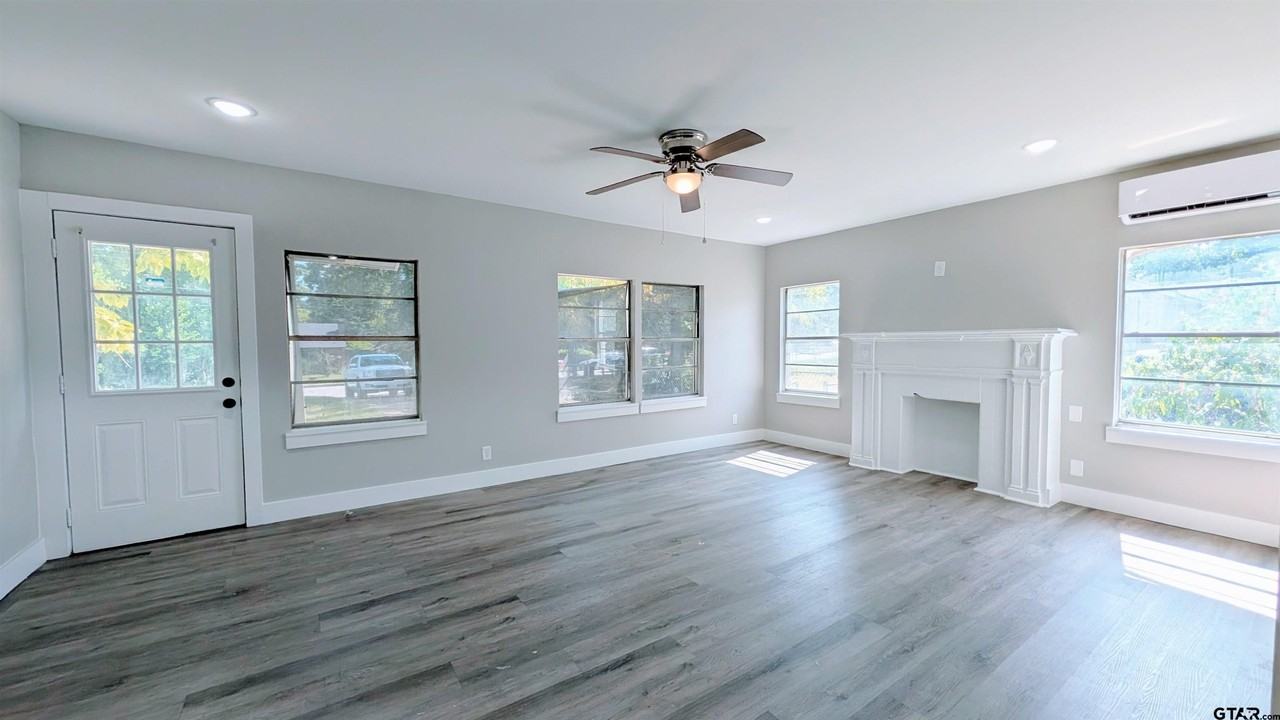 1309 W 1st St - Photo 2 of 12