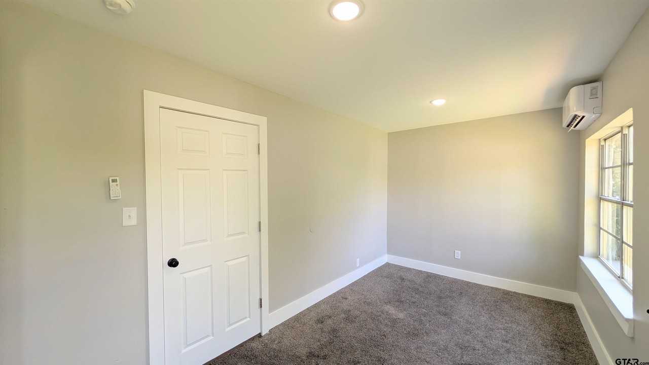 1309 W 1st St - Photo 6 of 12