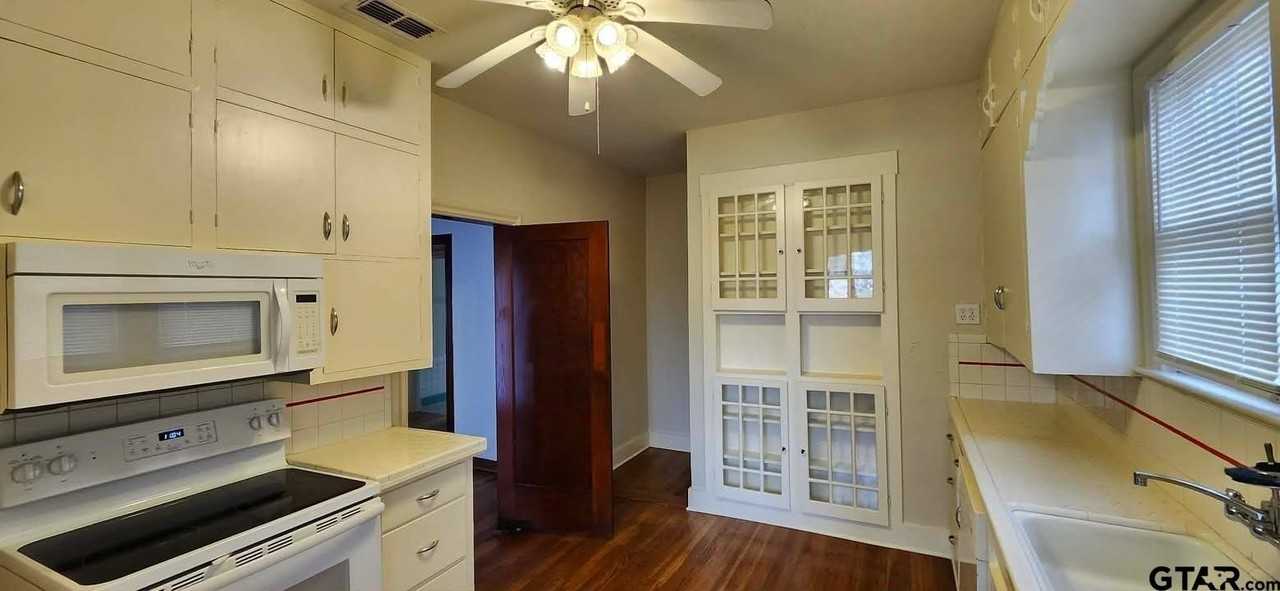 314 Mockingbird Ln - Photo 3 of 8