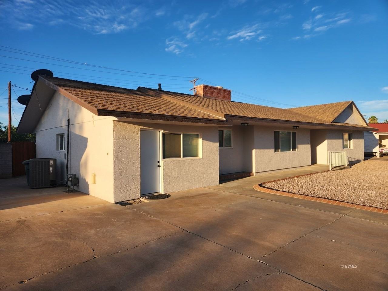 830 W Stirrup Dr - Photo 3 of 34