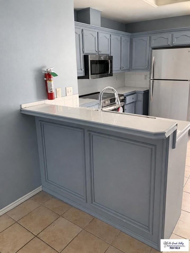 1405 W Carmen Ave - Photo 2 of 8