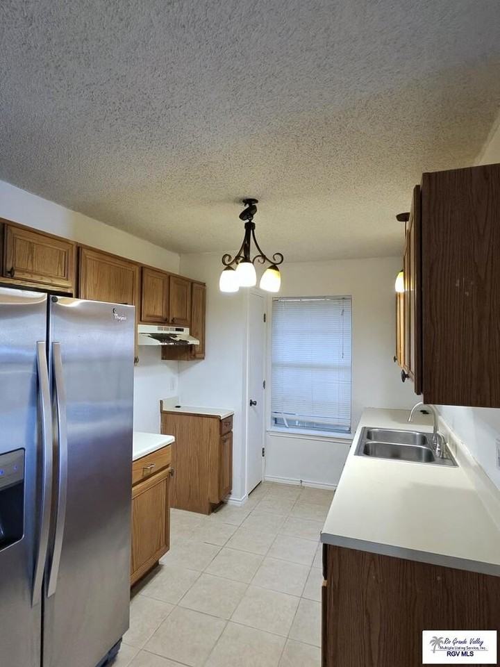 2816 Avila St - Photo 4 of 11