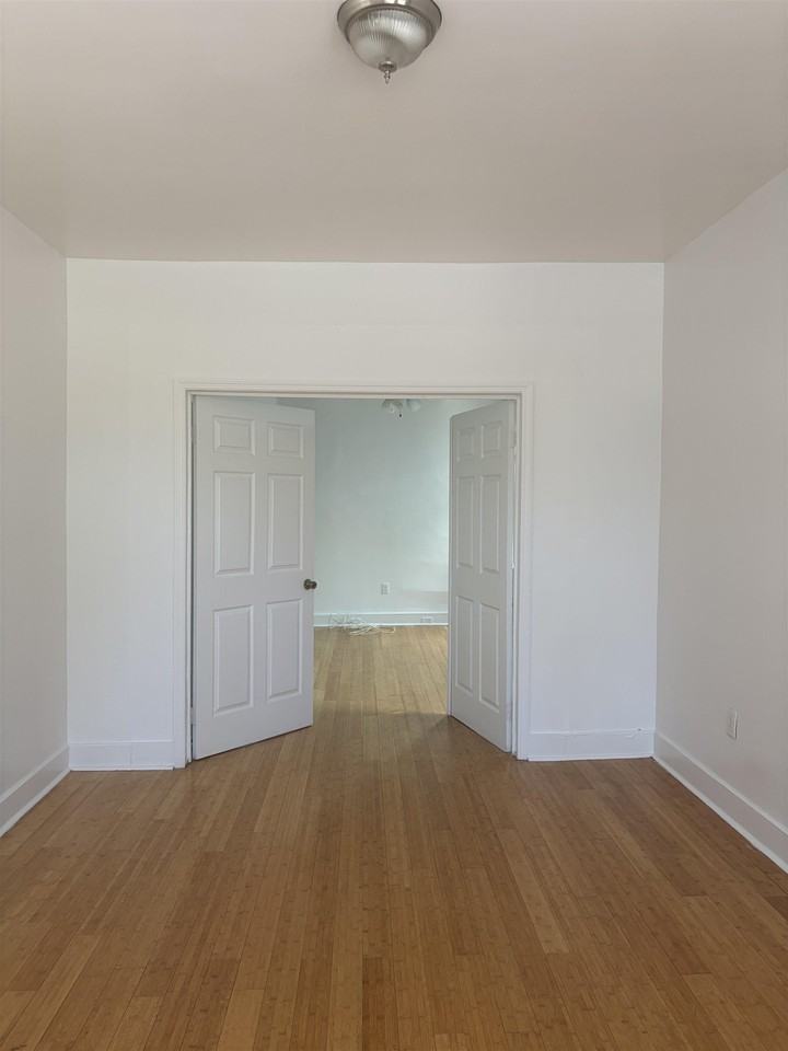 347 Union St - Photo 2 of 6