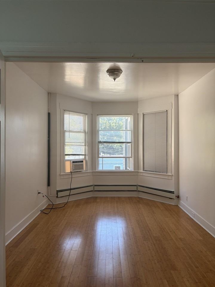 347 Union St - Photo 3 of 6