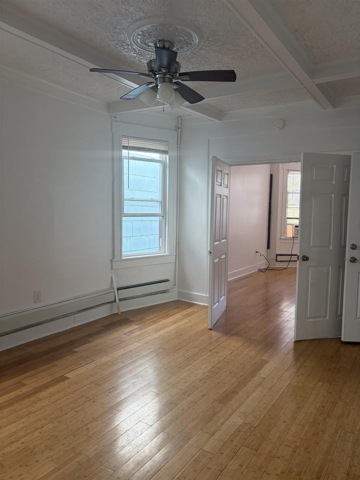 347 Union St - Photo 4 of 6