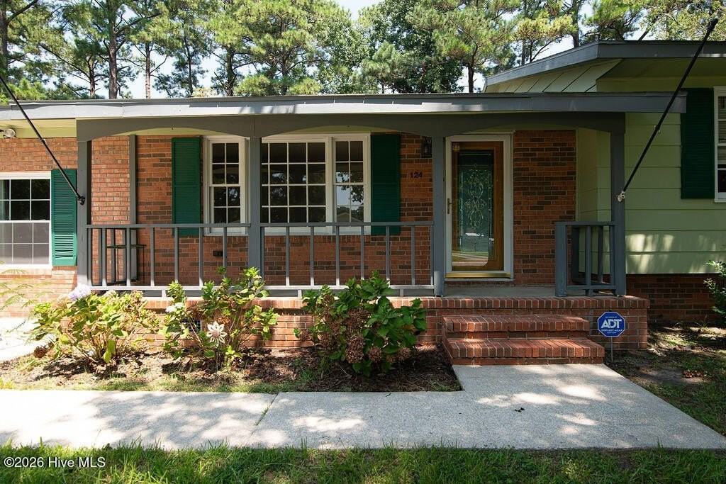 124 Carolina Cir - Photo 2 of 27