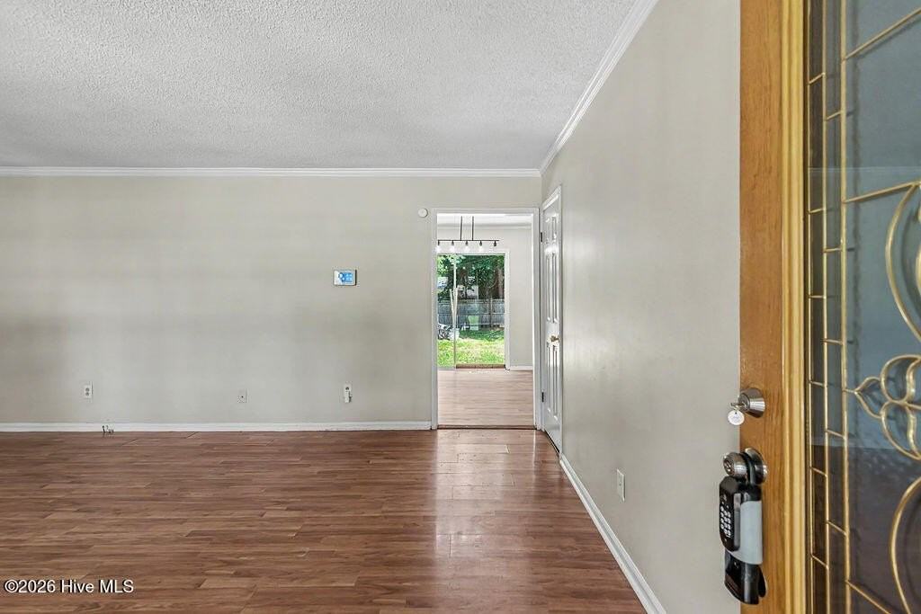 124 Carolina Cir - Photo 3 of 27