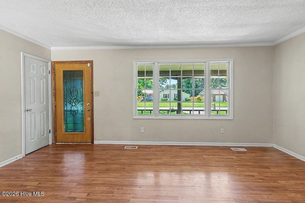 124 Carolina Cir - Photo 5 of 27