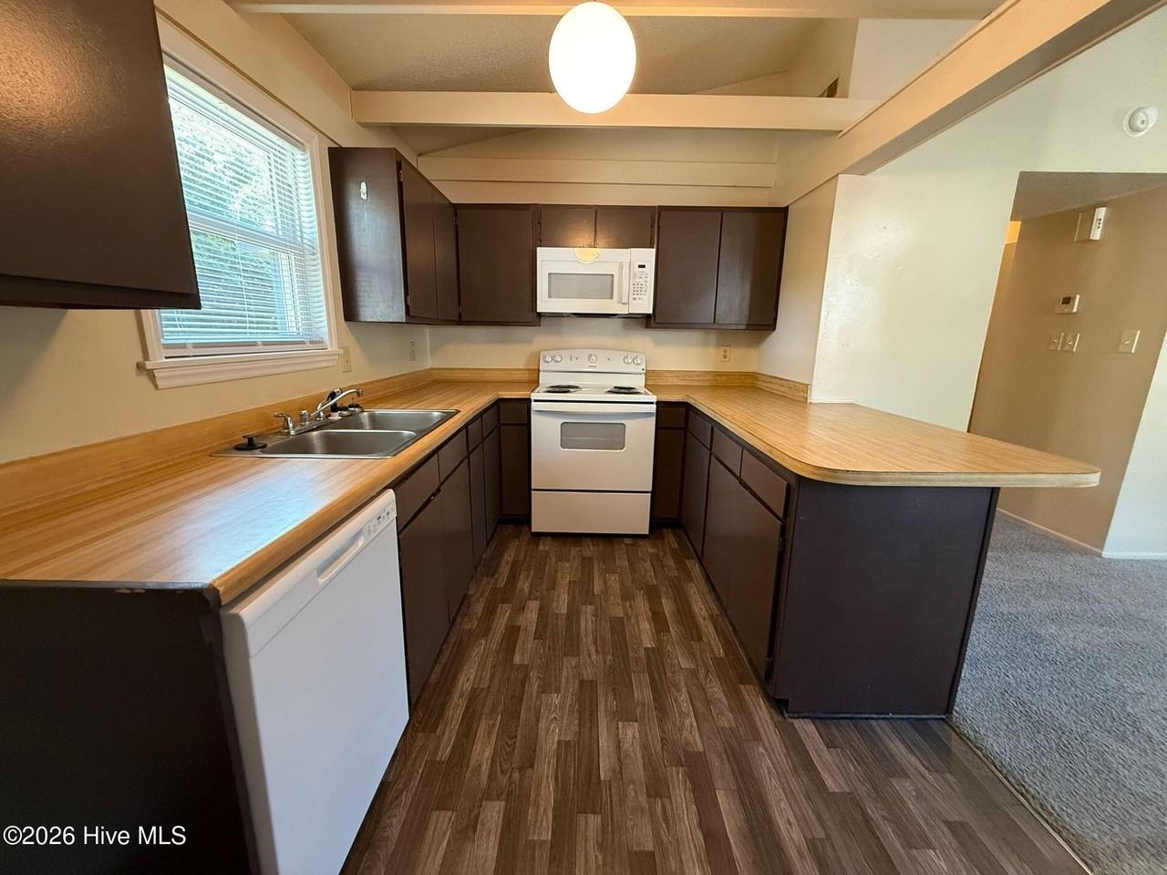 133 Village Cir - Photo 3 of 7