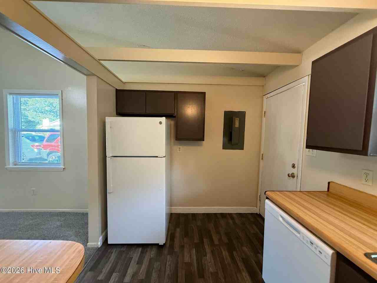 133 Village Cir - Photo 4 of 7
