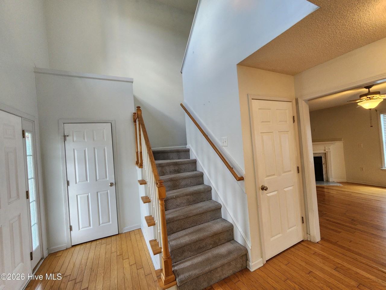 200 Gold Leaf Ct - Photo 4 of 36