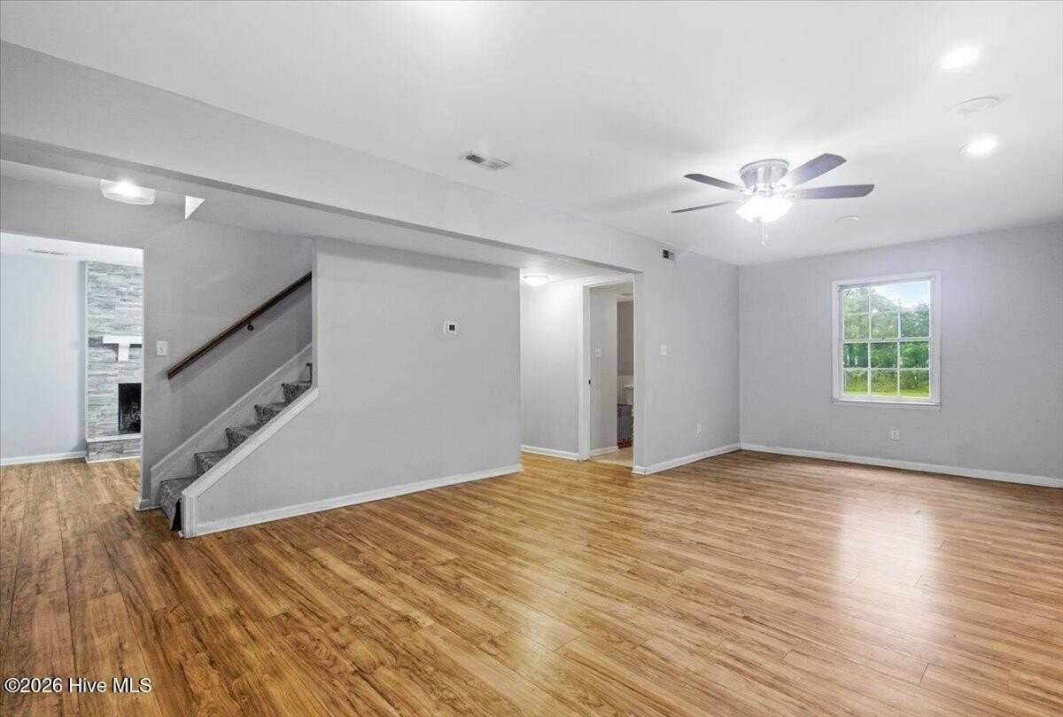 208 Greenbriar Dr - Photo 7 of 33