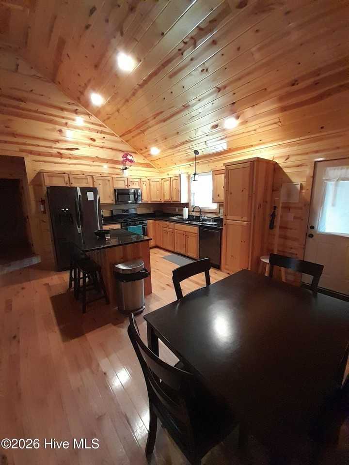 122 Woodcrest Dr - Photo 2 of 11