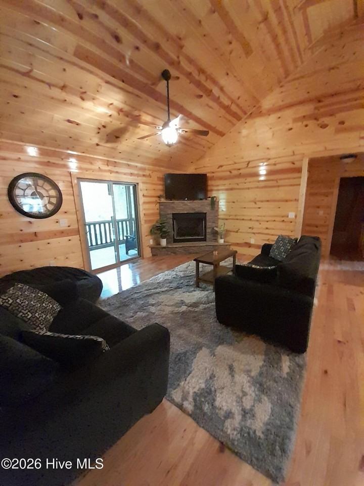 122 Woodcrest Dr - Photo 4 of 11