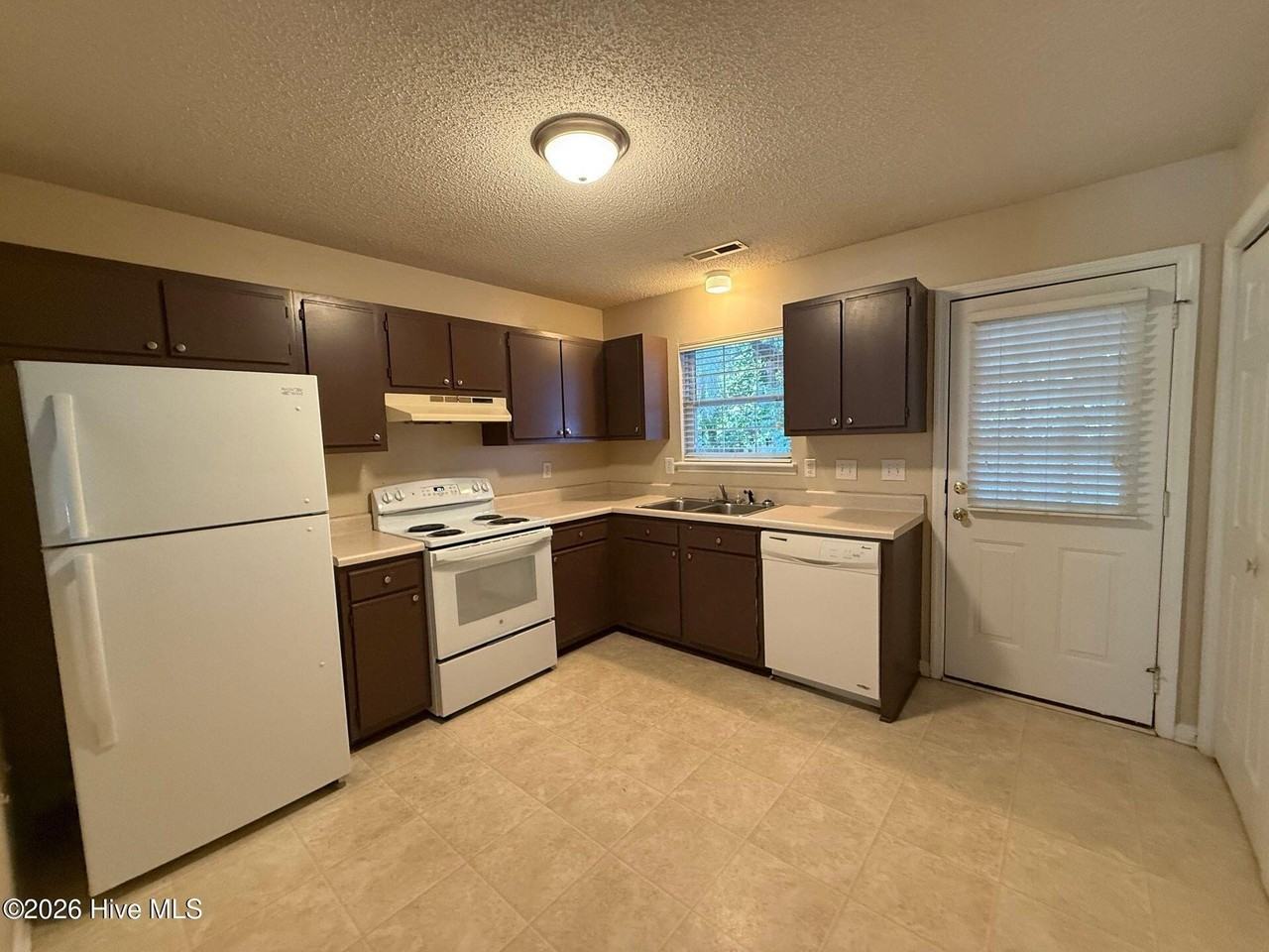 133 Brenda Dr - Photo 2 of 7
