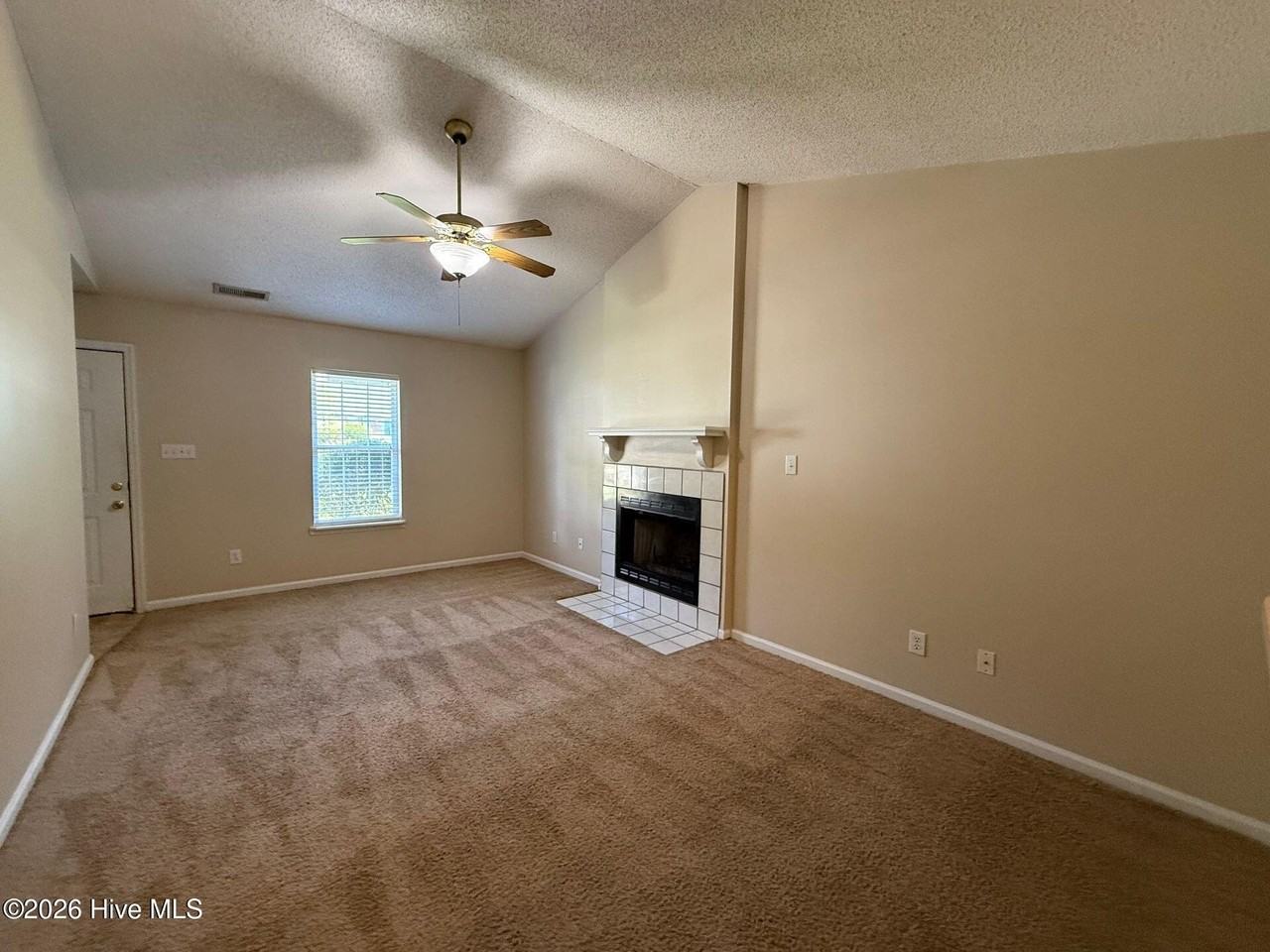 133 Brenda Dr - Photo 3 of 7