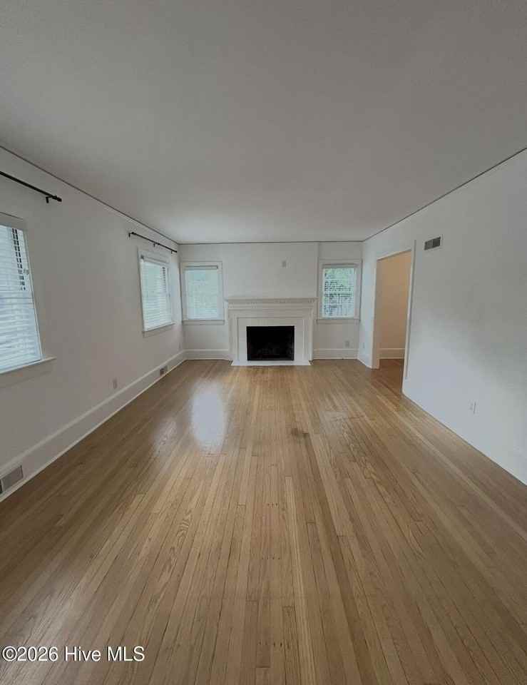 215 Keaton Ave - Photo 4 of 18