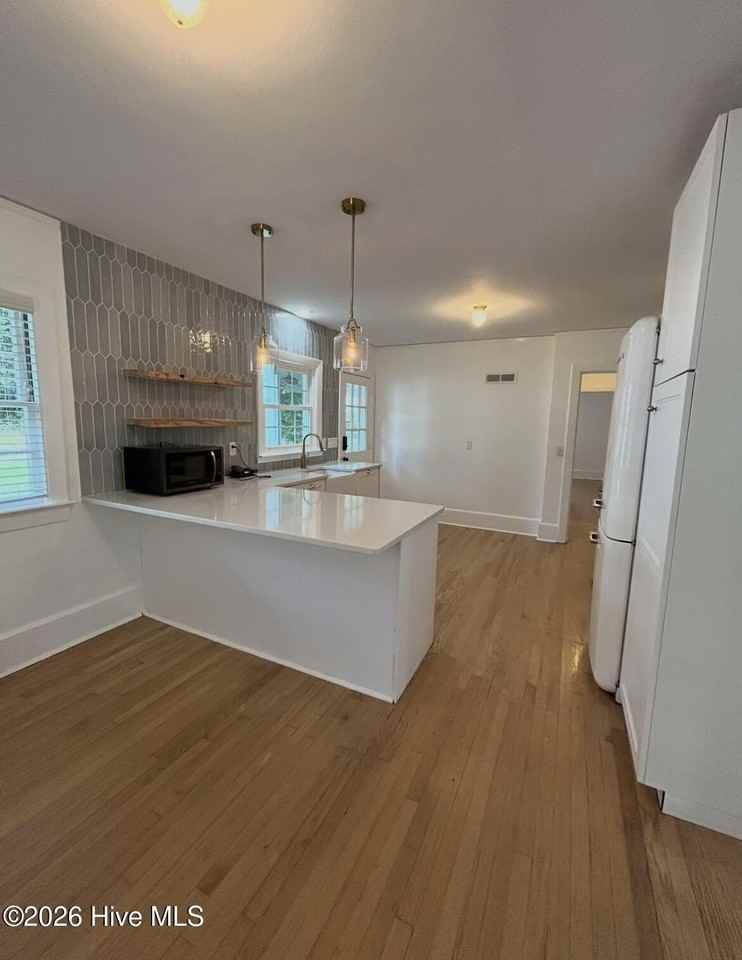 215 Keaton Ave - Photo 7 of 18