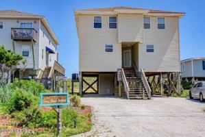 featured image of 3800 Island Dr
