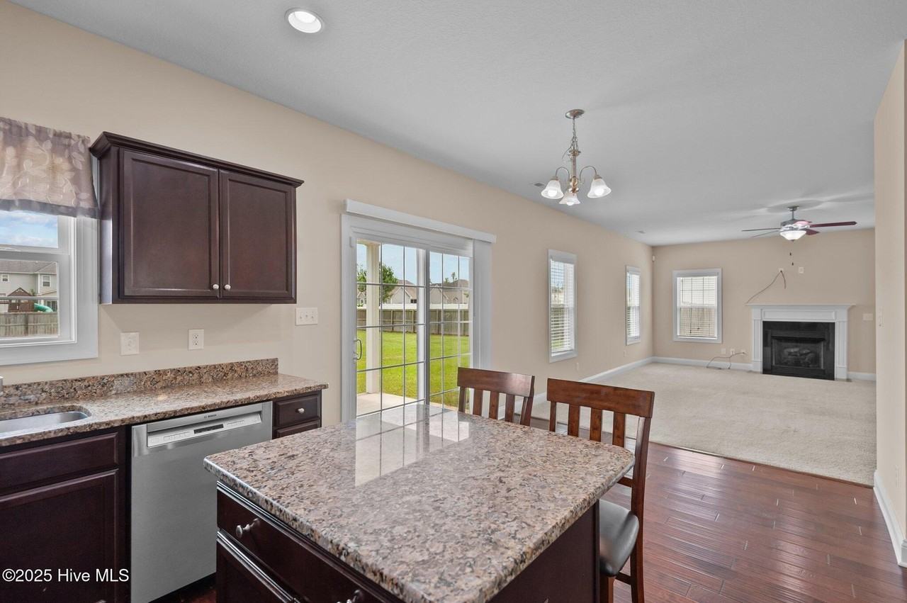 123 Lindenrain Blvd - Photo 5 of 30