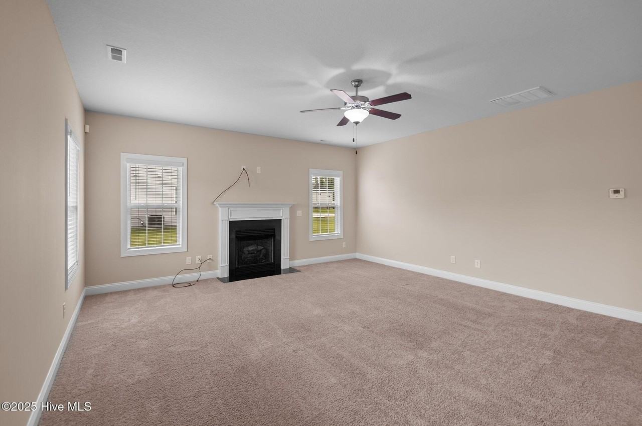 123 Lindenrain Blvd - Photo 7 of 30