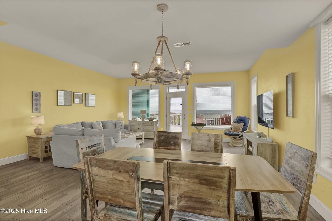 3974 Island Dr - Photo 4 of 27