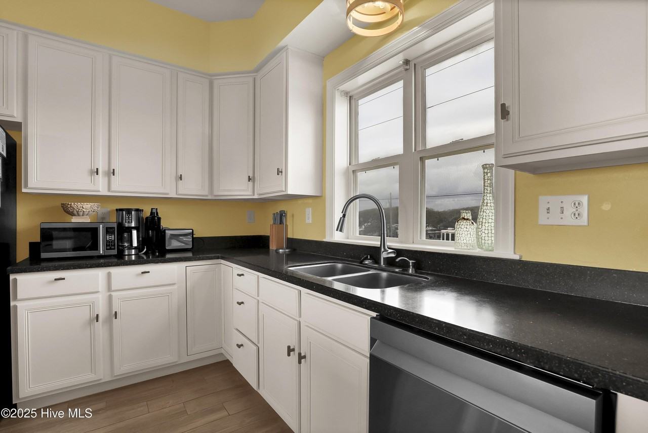 3974 Island Dr - Photo 6 of 27
