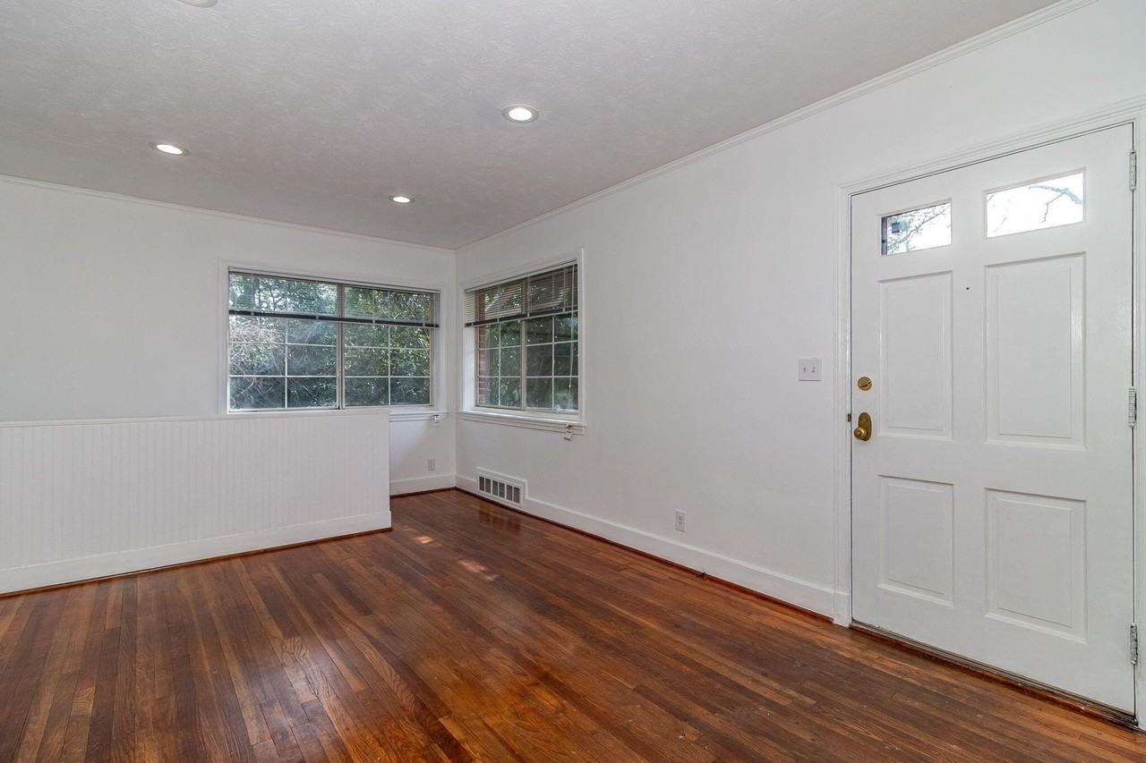 2113 Cresswell Dr - Photo 4 of 33