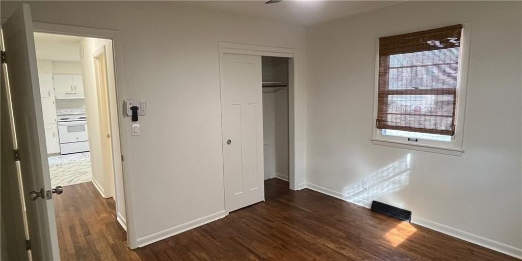 204 W Grand St - Photo 2 of 8