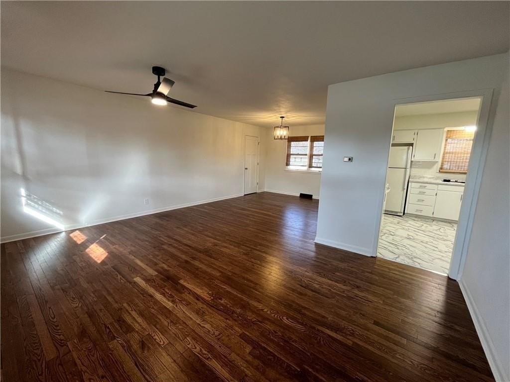 204 W Grand St - Photo 4 of 8