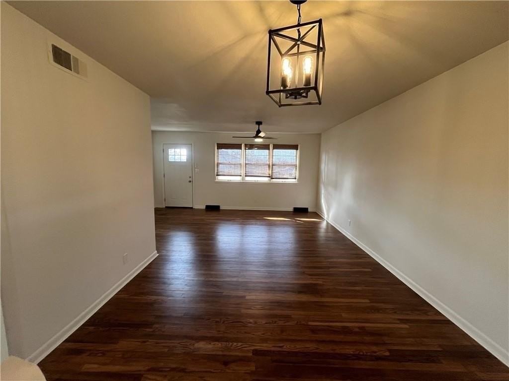 204 W Grand St - Photo 6 of 8