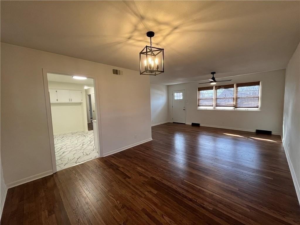 204 W Grand St - Photo 7 of 8