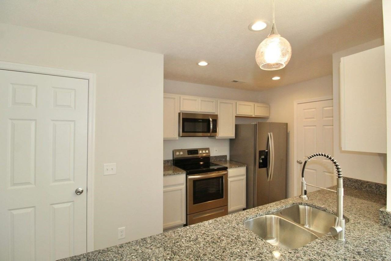 3015 Locust Grove Ct - Photo 5 of 22