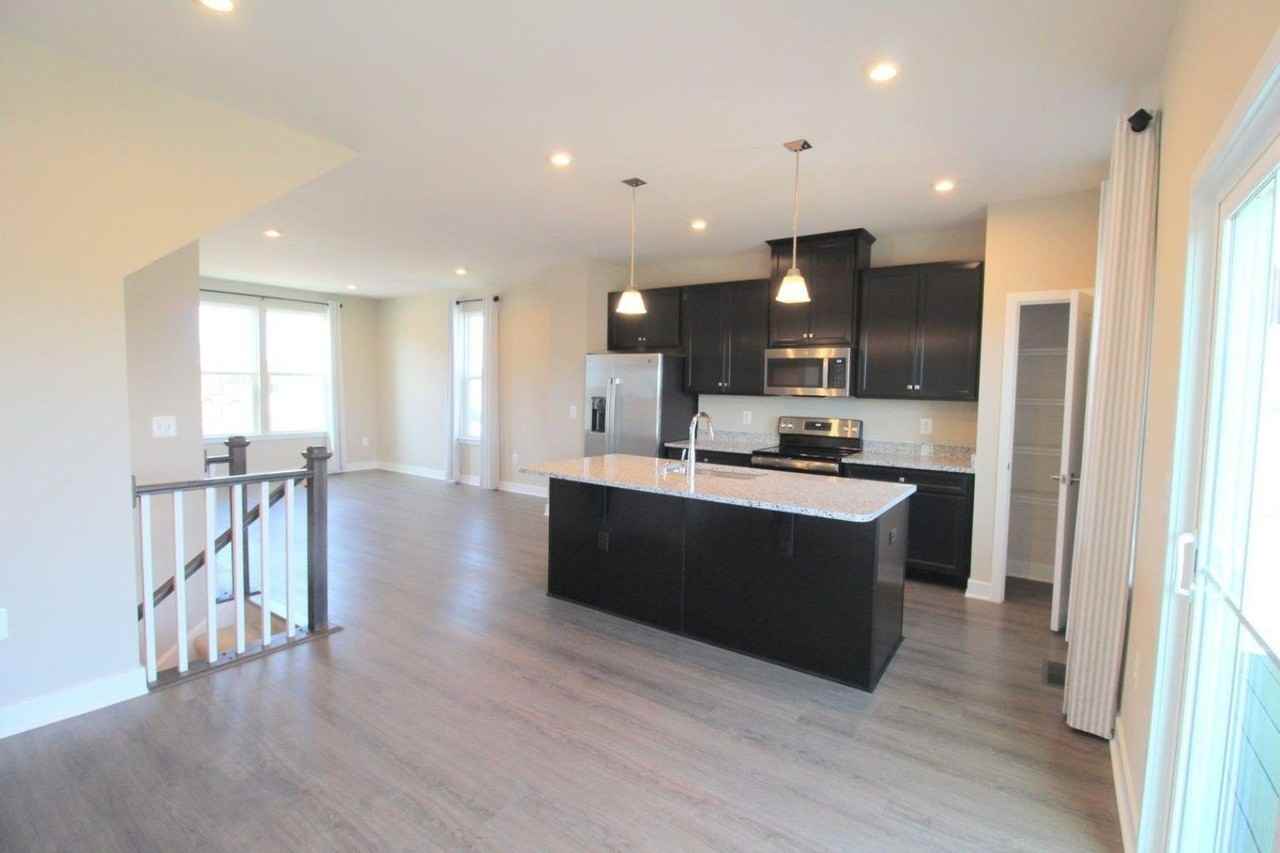 4489 Drysdale St - Photo 5 of 30