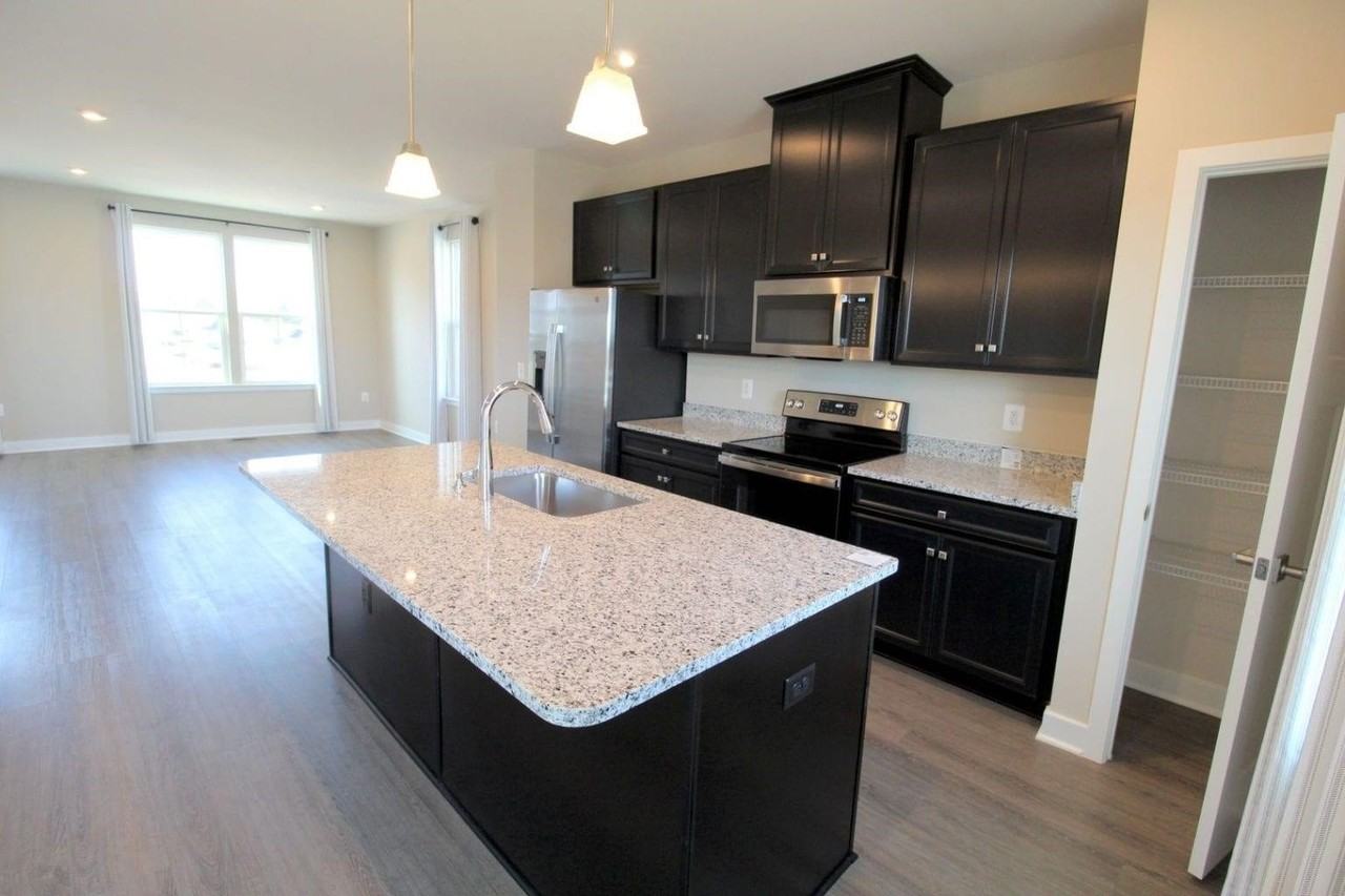 4489 Drysdale St - Photo 6 of 30