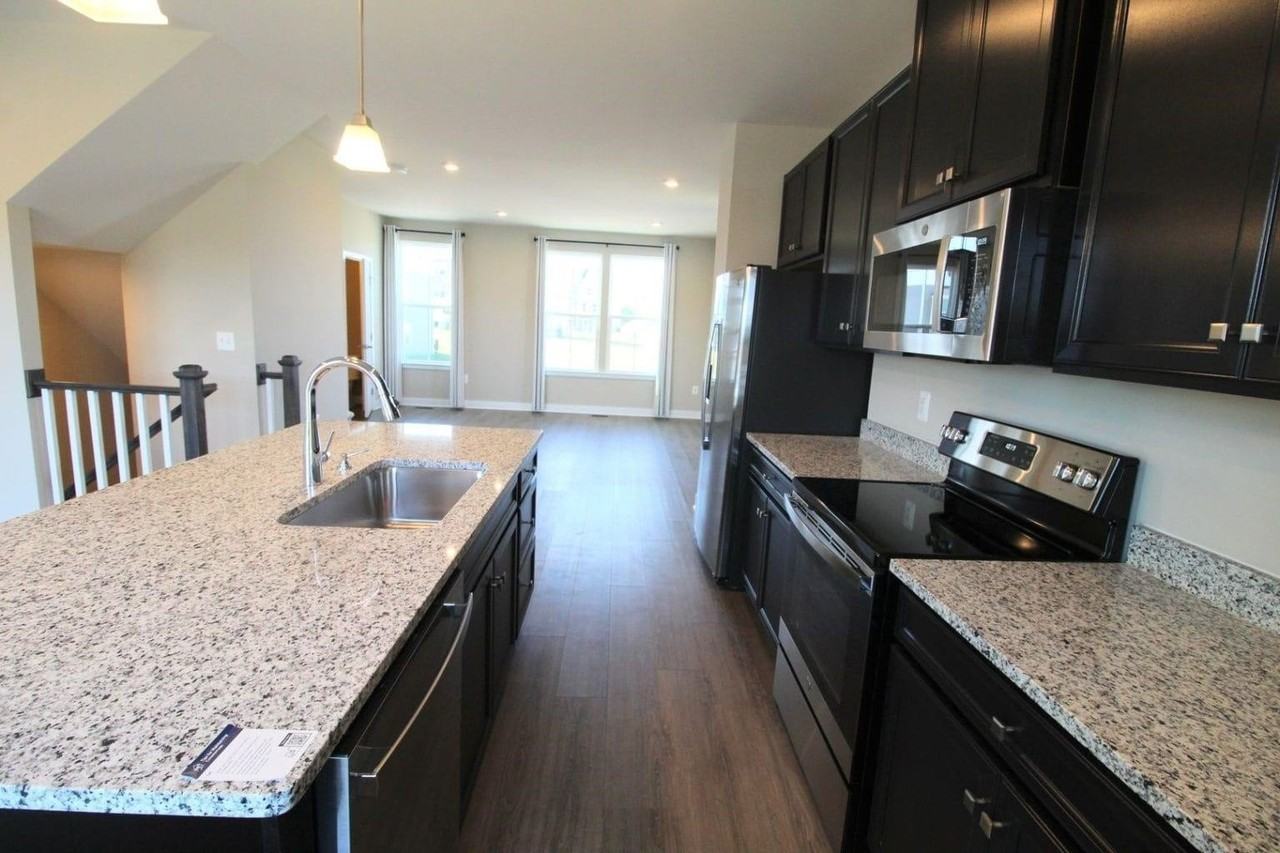 4489 Drysdale St - Photo 7 of 30