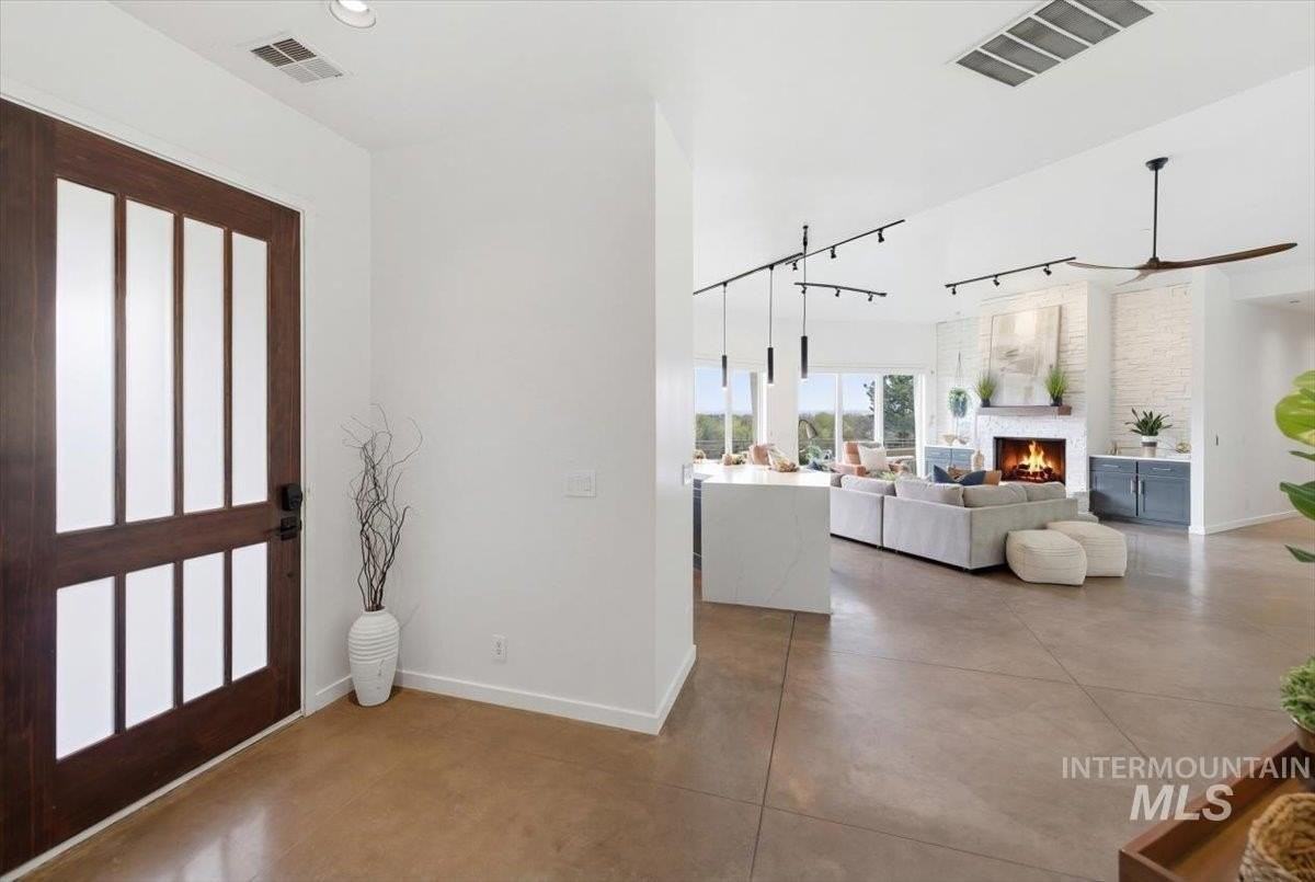 4275 N 36th St - Photo 5 of 36