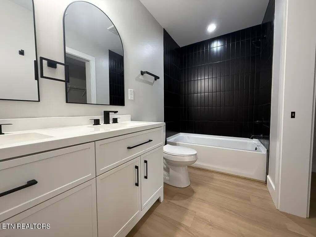 319 Liberty St #102 - Photo 6 of 9