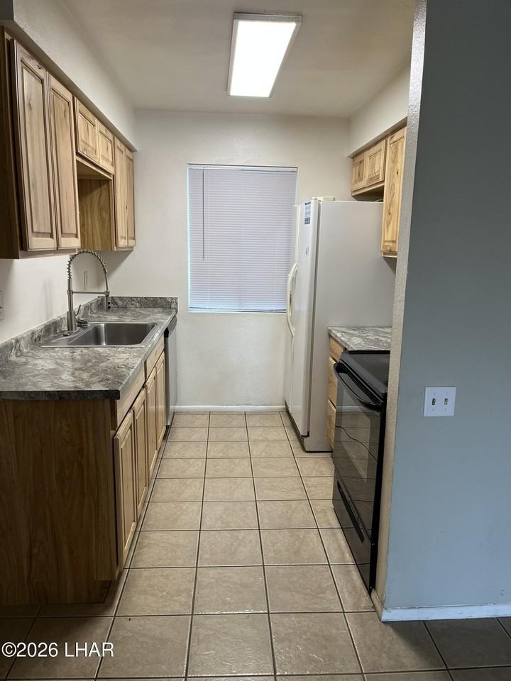 90 Mariposa Dr #102 - Photo 3 of 18