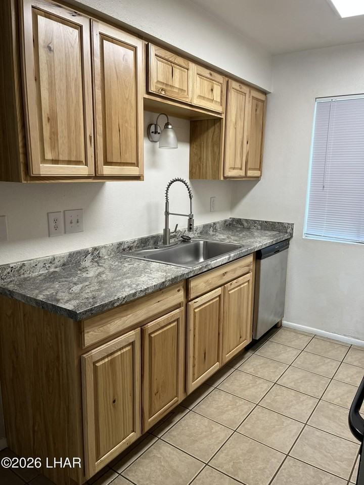 90 Mariposa Dr #102 - Photo 4 of 18