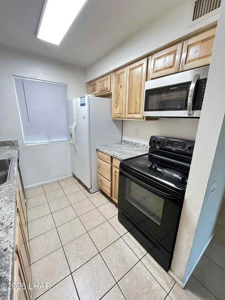 90 Mariposa Dr #102 - Photo 5 of 18