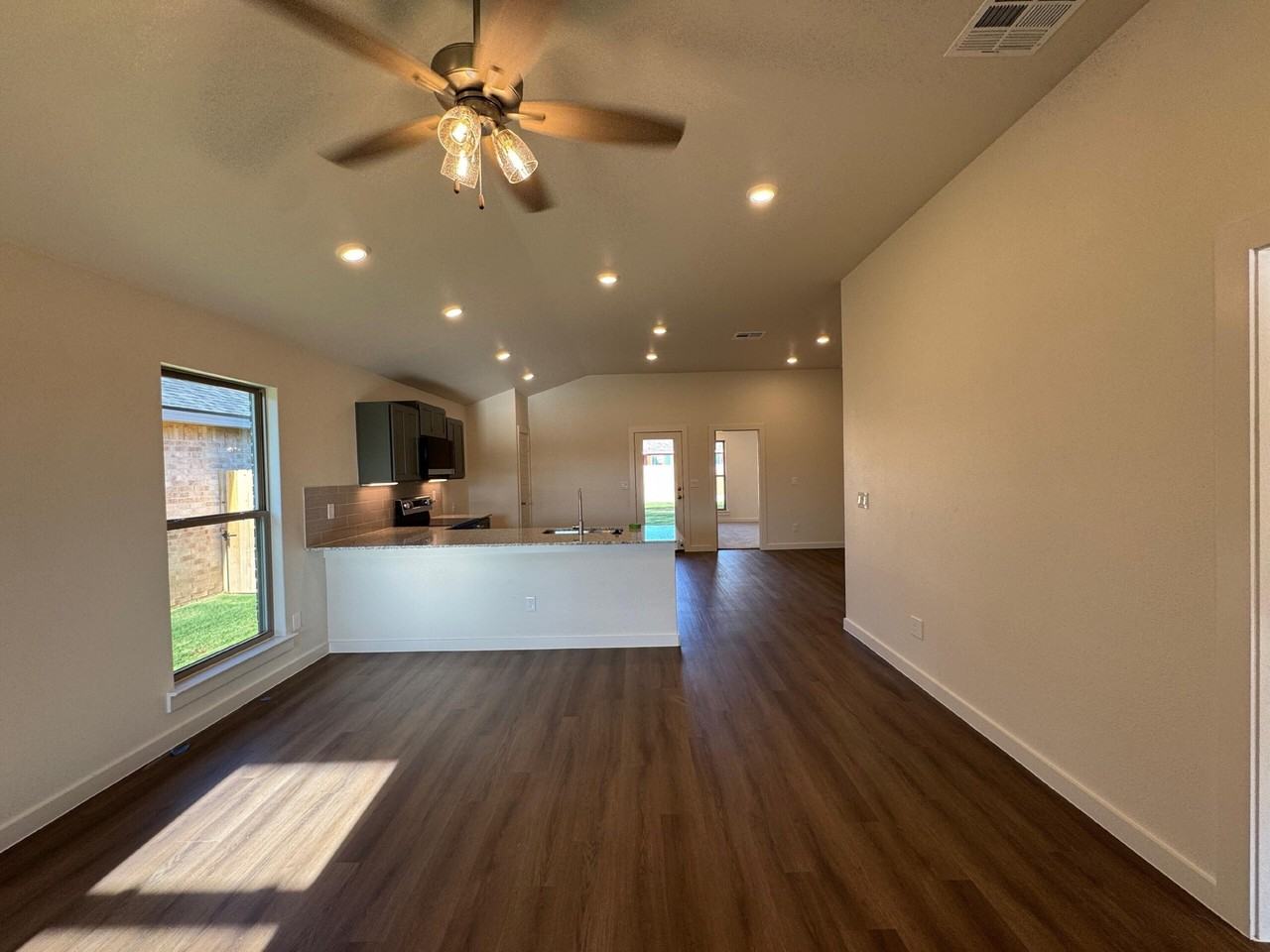 1312 Saratoga Ave - Photo 6 of 22